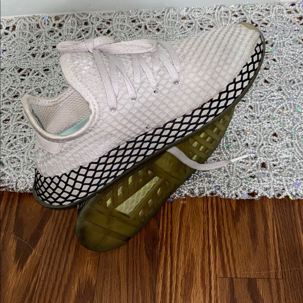 adidas deerupt light gray and black size 6 men’s